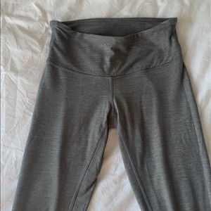 Cropped light grey leggings